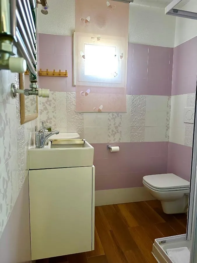 La Casa Particular Bari 0*,  Italia